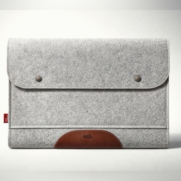 pack and smooch Other - Pack &Smooch Felted Wool and Leather Laptop Sleeve, grey, int. pockets,snap, EUC